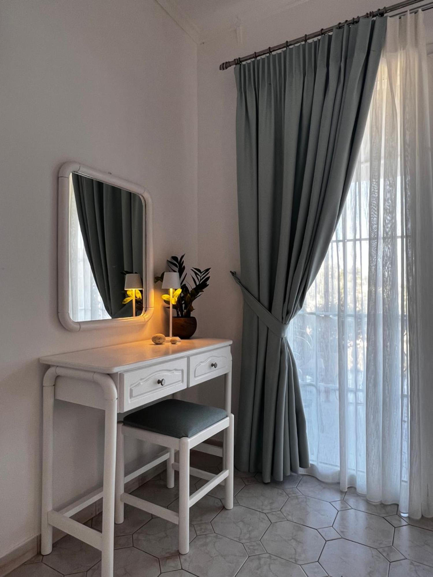 Niko'S And Nora'S Studios جايوس المظهر الخارجي الصورة